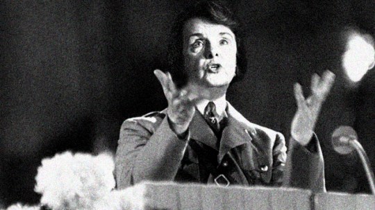 Frau Feinstein gesticulates from a podium during a speech, U.S..  (Photo by PVC)