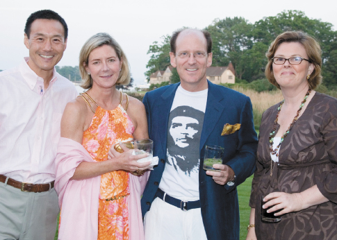 AIG Officials Sporting Che Guevara And Celebrating Their Multi-Million Dollar Bonus Checks - Bailouts Are Nice Eh?